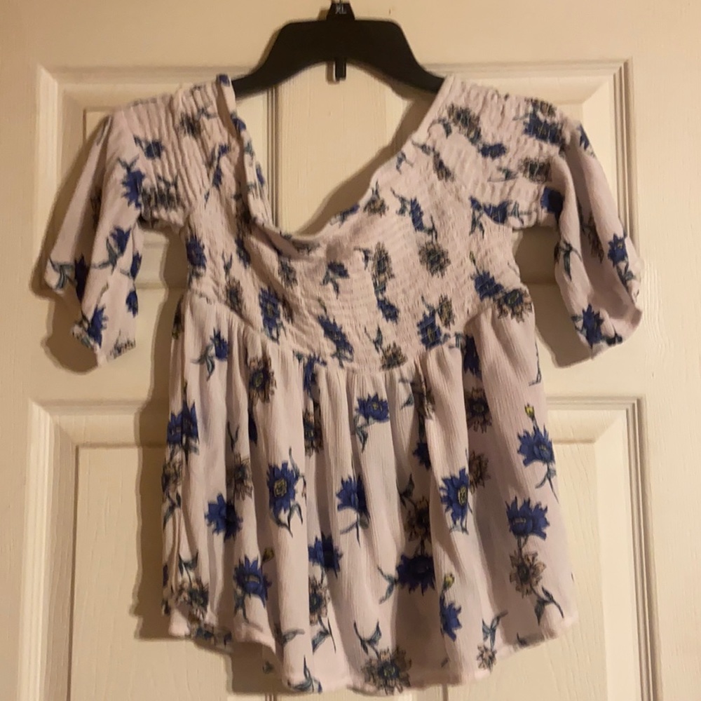 Nice floral light pink off the shoulder tee